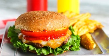 Ввели в оману: люди здивовані, як насправді готують гамбургери в McDonald's (відео)