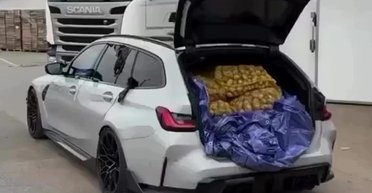 Новый спорткар BMW за 100 000 евро использовали для перевозки картофеля (видео)