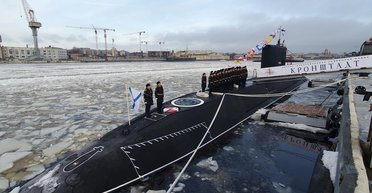 Северный флот РФ принял на вооружение новую подводную лодку проекта 677 "Лада" (фото)