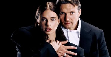 Александр Усик удивил новым образом: боксер сменил прическу и позировал с женой (фото)