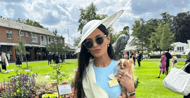 Демі Мур показала, з чим вдало поєднувати брючний костюм оверсайз