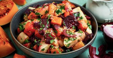 Постное меню: рецепт сытного салата из запеченых овощей с оригинальной заправкой