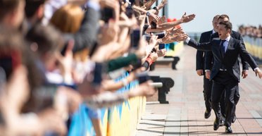 Посмотрите на их лица, им конец! Как народ в Мариинском парке комментировал инаугурацию Владимира Зеленского в Верховной Раде