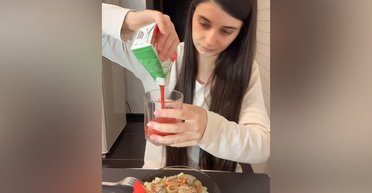 "Это голодомор": украинка показала, как питается на 2000 в месяц (фото, видео)