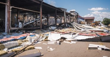 Находился в наряде: в результате удара по ТЦ в Константиновке погиб полицейский (фото)