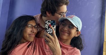 Любовь, которая удивляет мир: известная сиамская близняшка показала новые фото с мужем