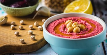 Хумус з буряком — рецепт вірменської страви з українськими нотами