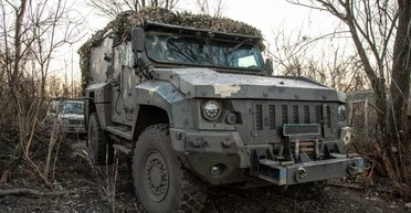 Бійці ЗСУ затрофеїли бронемашину "Лінза" і зробили з неї штаб на колесах (фото)