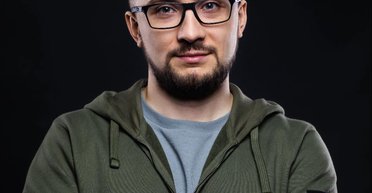 Повалил на землю, задержал и скрутил: Стерненко поделился новыми подробностями о нападении (видео)