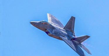 "Раптор" на прицілі: китайський супутник вистежив літак-невидимку F-22 ВПС США (відео)