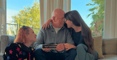 "Лучший папа на свете": Брюс Уиллис отметил День благодарения со своей семьей (фото)