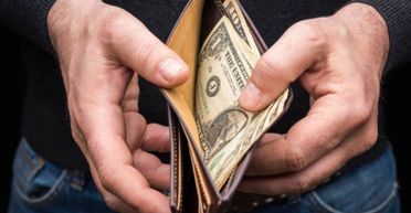 Новый рекорд: курс доллара впервые превысил 43 гривны