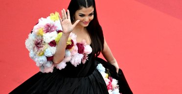 Айшварія Рай у розкішній сукні зʼявилася на Каннському кінофестивалі 2024 (фото, відео)