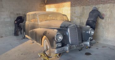 Немецкое качество: роскошный Mercedes 50-х завелся после 10 лет простоя в подвале (видео)