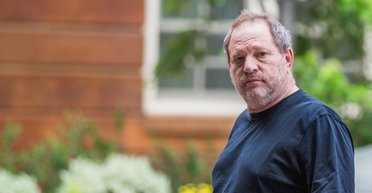 Жаркий октябрь. В чем признаются жертвы сексуальных домогательств