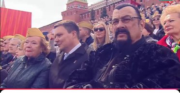 Стівен Сігал та Емір Кустуріца відвідали парад у Москві