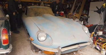 Заброшенная легенда: "самое красивое авто в мире" простояло более 25 лет в гараже (видео)