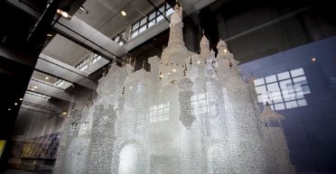 Грали в доганялки: двоє дітей розбили скляний замок Disney за 50 тисяч фунтів (фото)