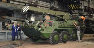 Бійці ЗСУ "засвітили" на передовій рідкісну бронемашину БРЕМ-4 на базі БТР-4 (фото)