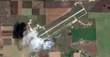 Вибухи в Криму: з'явилися супутникові знімки до і після удару по ЗС РФ у Октябрському (фото)