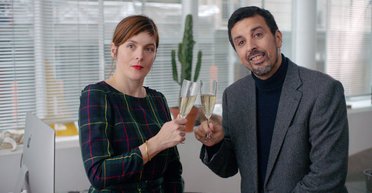 Сюр по-парижски. Чем веселит необычная французская комедия "Нотр-Дам"