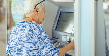 Без пенсии: когда и кому из украинцев могут отменить выплаты — объяснение юристов