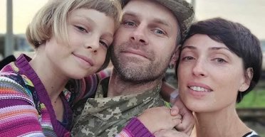 Неуважение к военным: жена погибшего режиссера Онисько отказалась от государственной награды