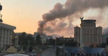 Массированная атака на Киев: пылает здание Кабмина и жилые дома, есть погибшие и много пострадавших (фото, видео)