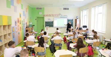 В Киеве неизвестные "заминировали" все школы: граждан просят сохранять спокойствие