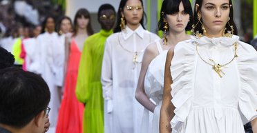 Новая сексуальность и стиль 70-х. Модные тренды сезона весна-лето 2020