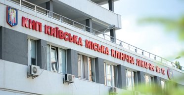 Скандал в Киеве: мужчину после инсульта вывезли из больницы и бросили возле метро, — ТСН