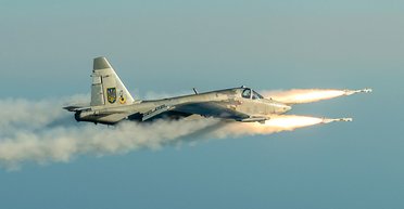 МиГ-29 ВСУ ударил по базе РФ на сахарном заводе в Теткино (видео)