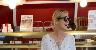 Зірка серіалу "Пліткарка" продемонструвала літню сукню від українського бренду (фото)