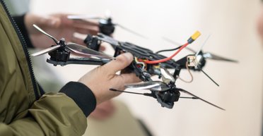 FPV-дроны научились летать без связи: как работает "круиз-контроль" от VYRIY (фото)