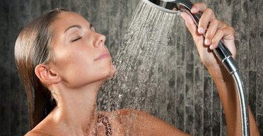 "Под душ без раздумий": ученые открыли гениальный способ похудения, не выходя из ванны