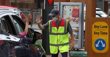 Первым делом — рестораны. Британцам будут доплачивать за посещение  McDonald's