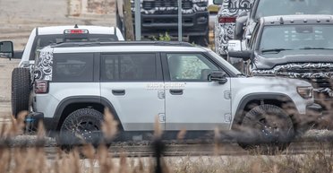 Альтернатива Wrangler: электрический внедорожник Jeep впервые заметили на дорогах (фото)