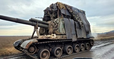 "Постапокалиптическая защита": в сети показали российскую САУ с огромным козырьком