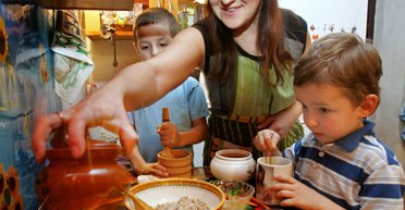 Продукты, одежда, бытовая химия: как и почему экономят украинцы весной 2024 года