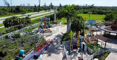 "Це апокаліпсис": міський дослідник побував у покинутому парку атракціонів (фото)