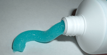 Как можно использовать зубную пасту на кухне: лайфхаки, которые могут вас удивить