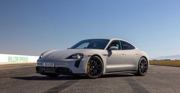 Названо найкращі спортивні автомобілі 2023 року (фото)