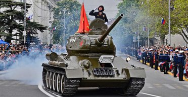 Бедных — на фронт? Как Россия умело внедряет нужные ей идеи в головы украинцев