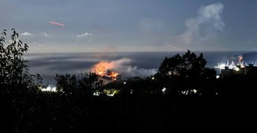 Ночные удары дронов по России: где прогремели взрывы и пожары в регионах (видео)