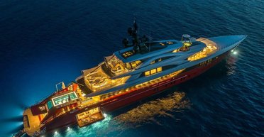 Статуи и бассейн: в соцсетях показали, как выглядит яхта за 60 миллионов долларов