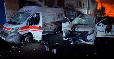 ВС РФ прицельно атаковали медиков и полицейских в Оболонском районе Киева (видео)