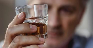 В Украине отменили ограничения на продажу алкоголя по вечерам: подробности