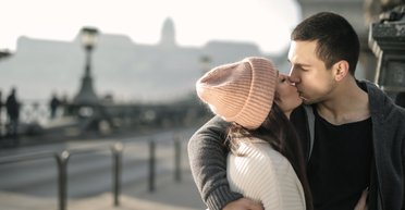 Контактные лица. Как правильно и безопасно обниматься в эпоху пандемии