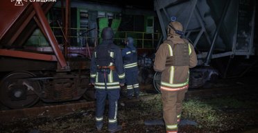 ЗС РФ пошкодили залізницю на Сумщині: через обстріли в області призупинили рух потягів