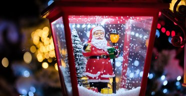 Юбилей Санта Клауса. Откуда Санта "свалился" нам на голову, почему у него красная шуба и олени